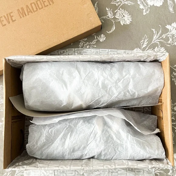 Steve Madden KIKI Mules - Black, Size 7.5 - Picture 10 of 11